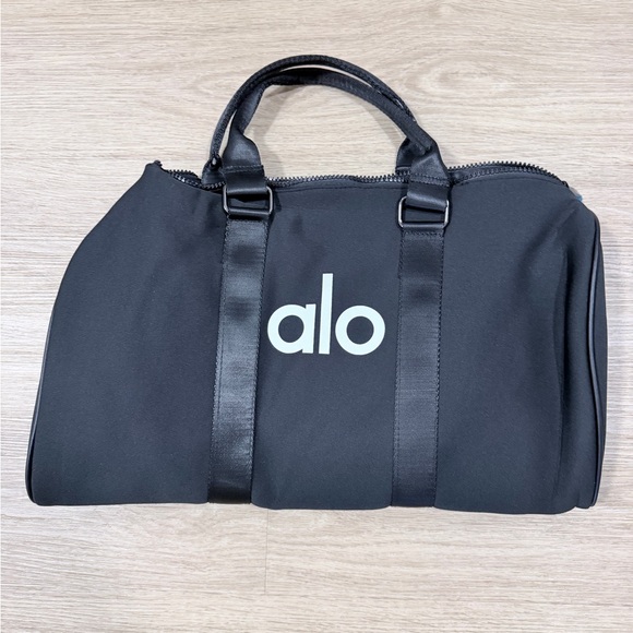 ALO Yoga Handbags - ALO Yoga Black Duffle Bag - ALO Yoga